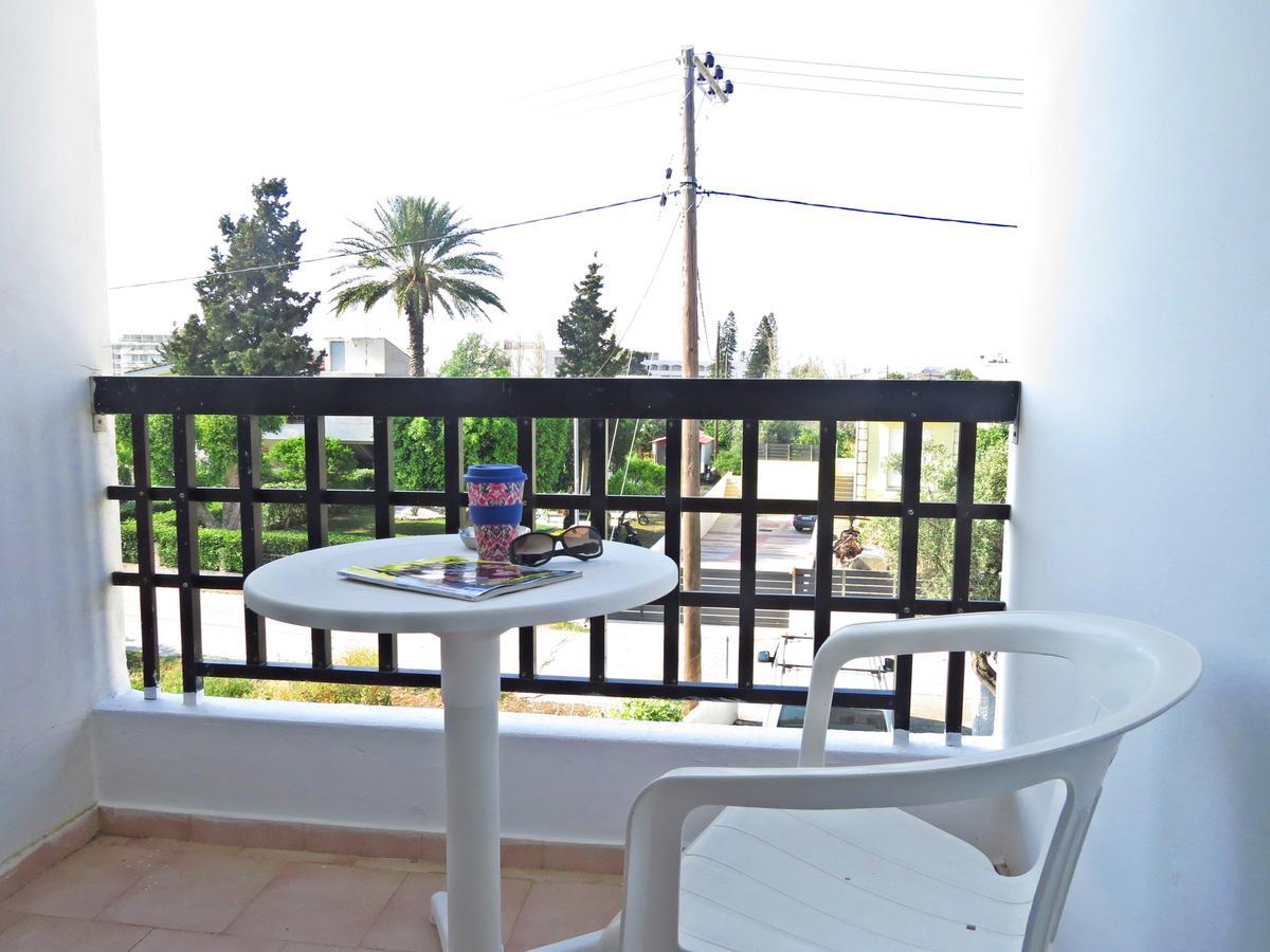 Debby Apartments Ialisos Exterior foto