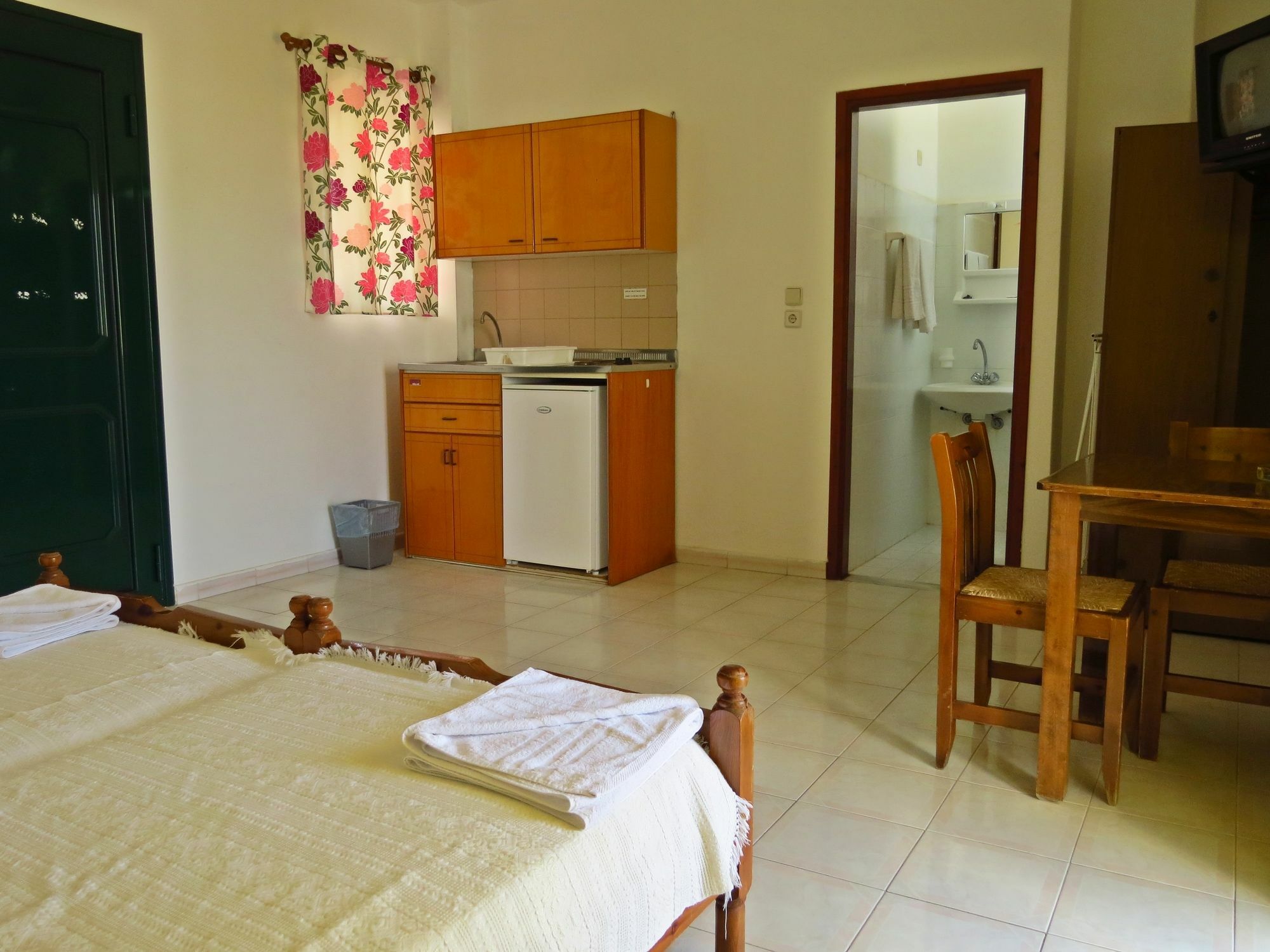 Debby Apartments Ialisos Exterior foto